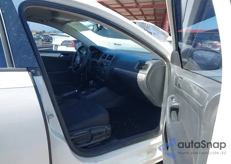 2015 Volkswagen Jetta 1.8T Se z USA, uszkodzony, nr VIN 3VWD17AJ6FM289208